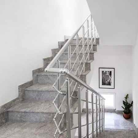 Ξενοδοχείο με διαμερίσματα Louis